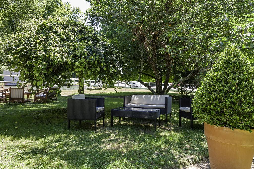 Logis Hotel - Restaurant Le Relais De Comodoliac Сен-Жуньян Екстер'єр фото